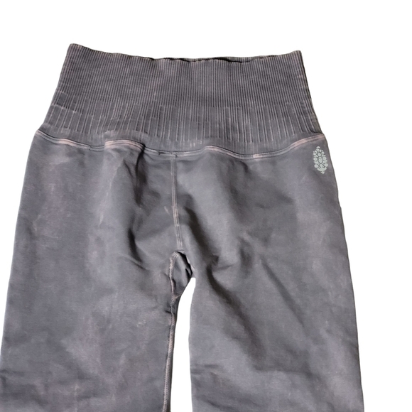 FREE PEOPLE Movement Mineral Wash Grey Good Karma Leggings Size M/L NWOT - Picture 8 of 9